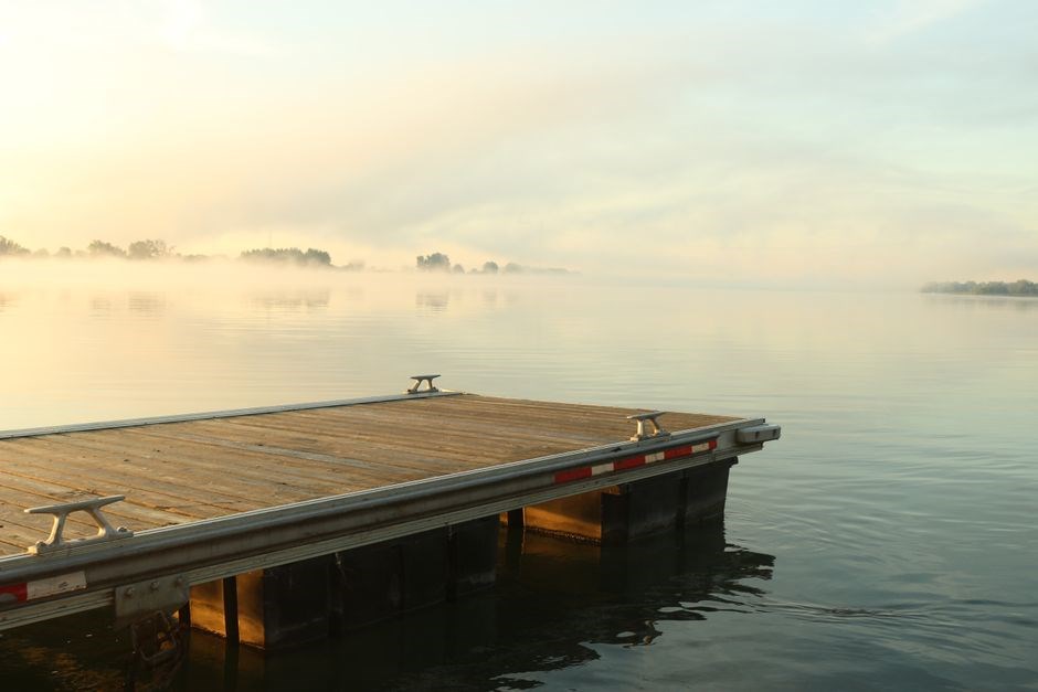 pontoon lift guides